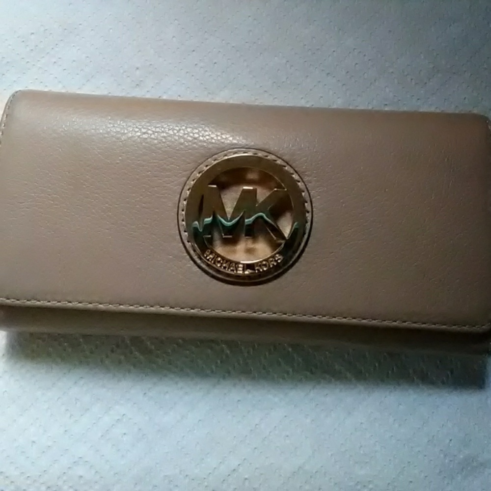 Michael kors wallet